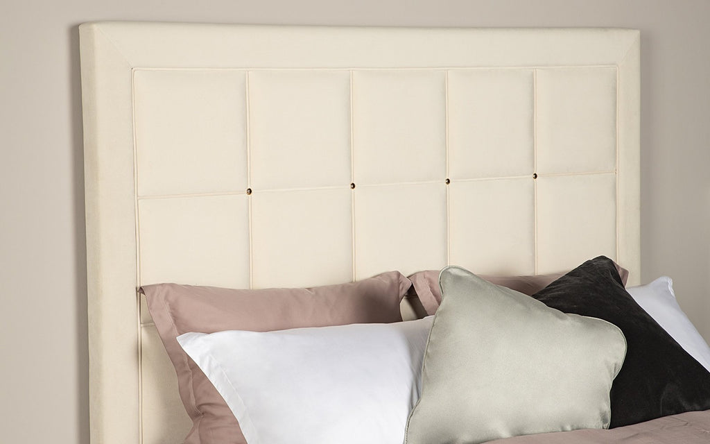 Duglas bed in a bedroom interior, view 2
