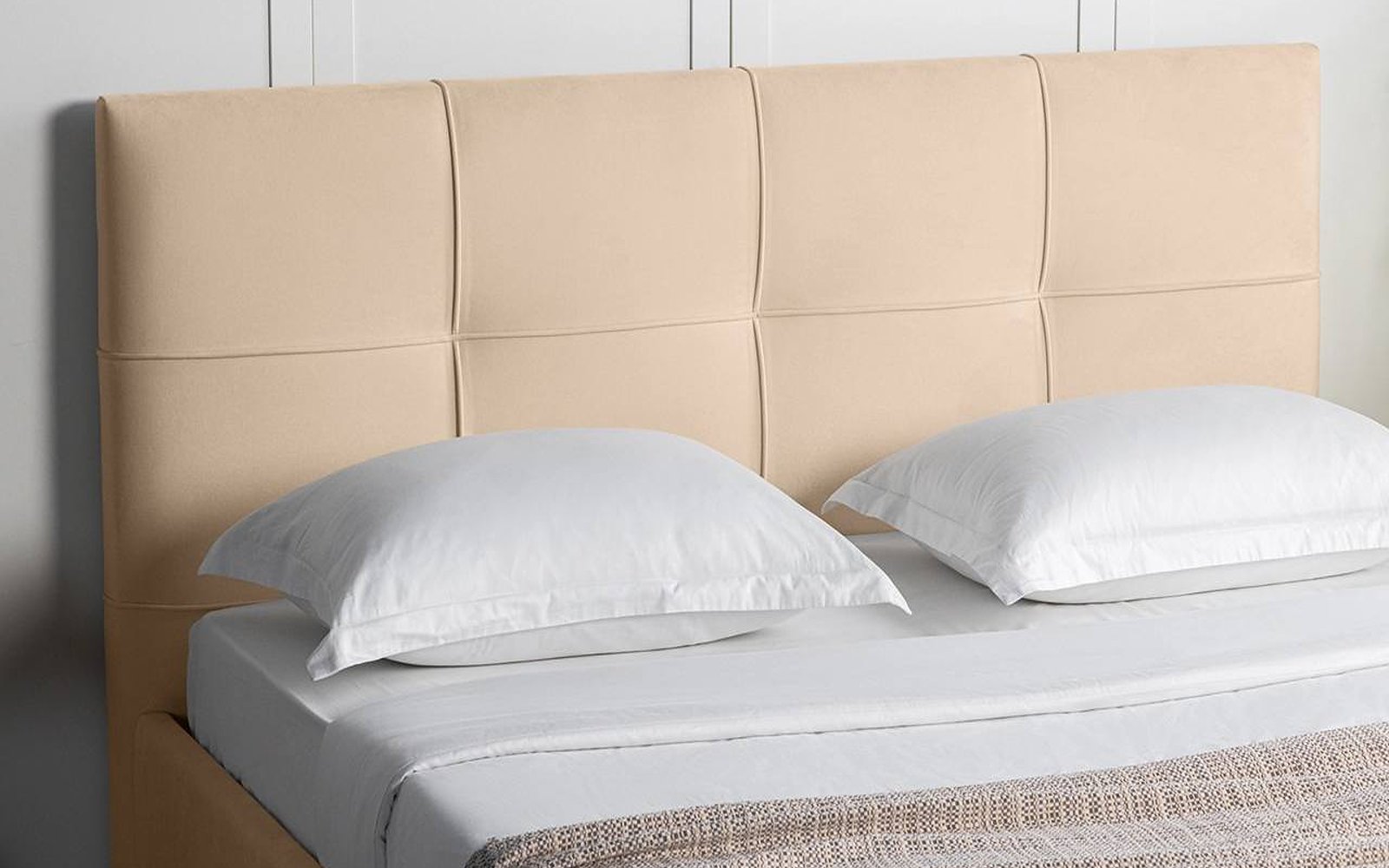 Elisa Nova bed in a bedroom interior, view 2