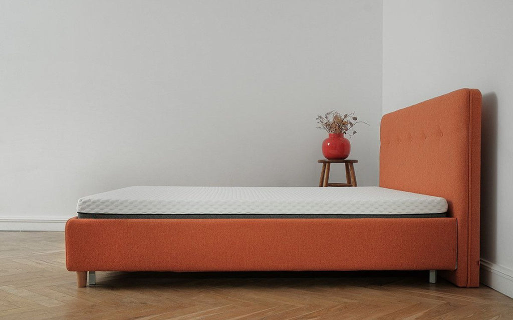 Favorit bed in a bedroom interior, view 5