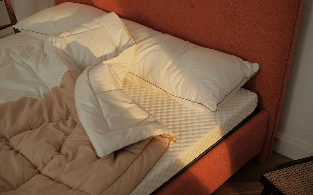 Favorit bed in a bedroom interior, view 6