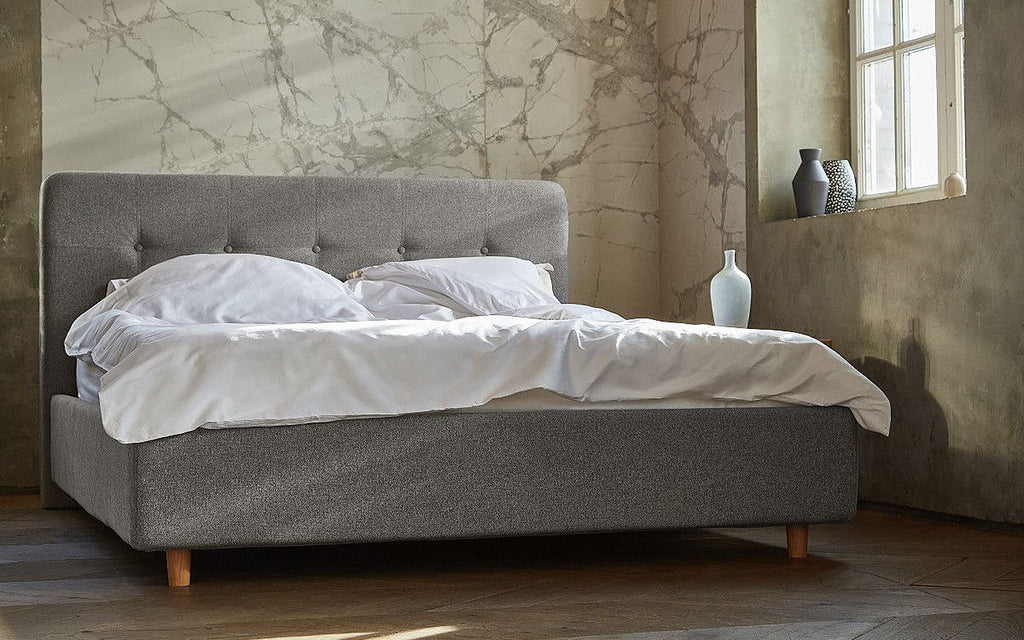 Favorit bed in a bedroom interior, view 8