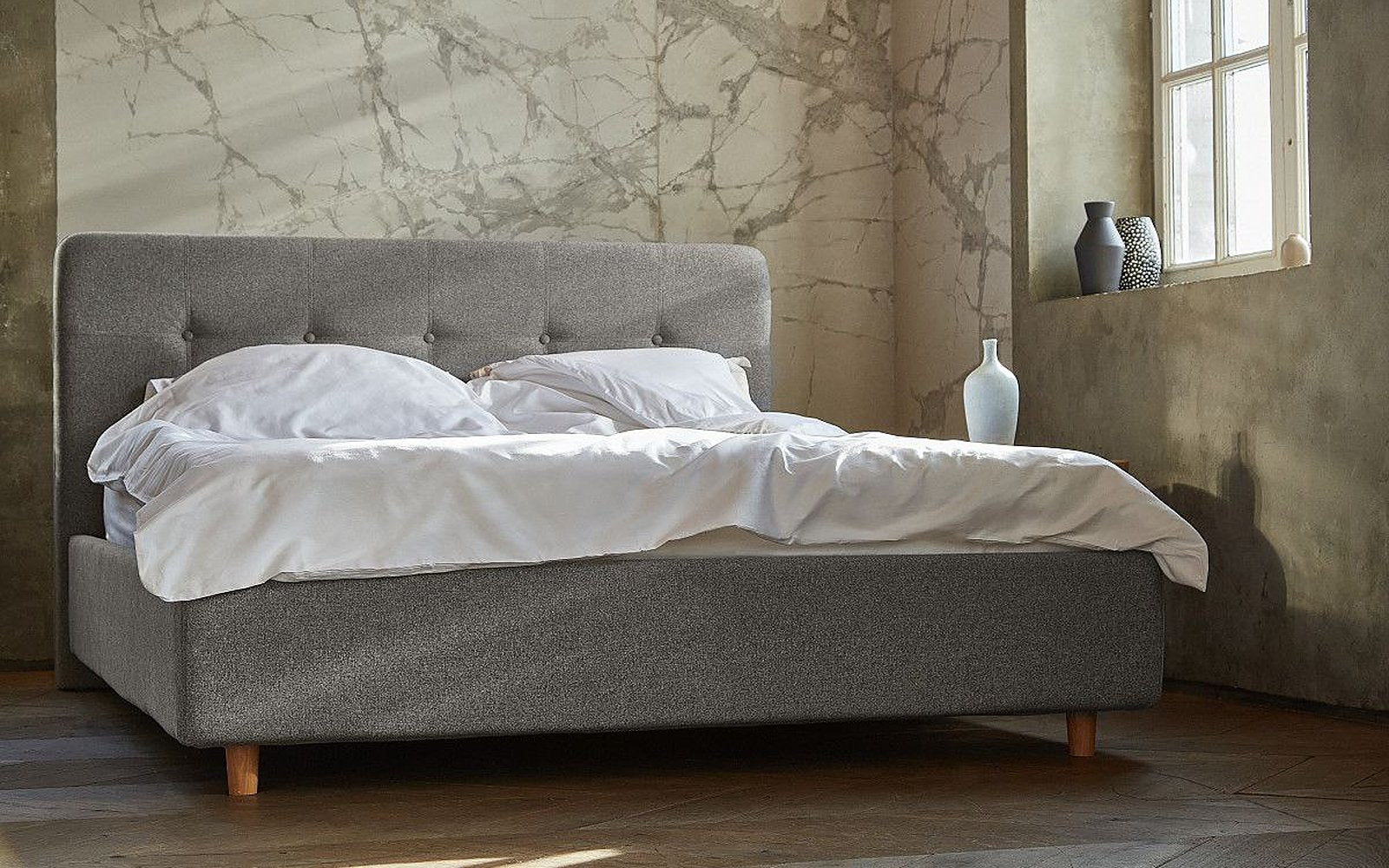 Favorit bed in a bedroom interior, view 8