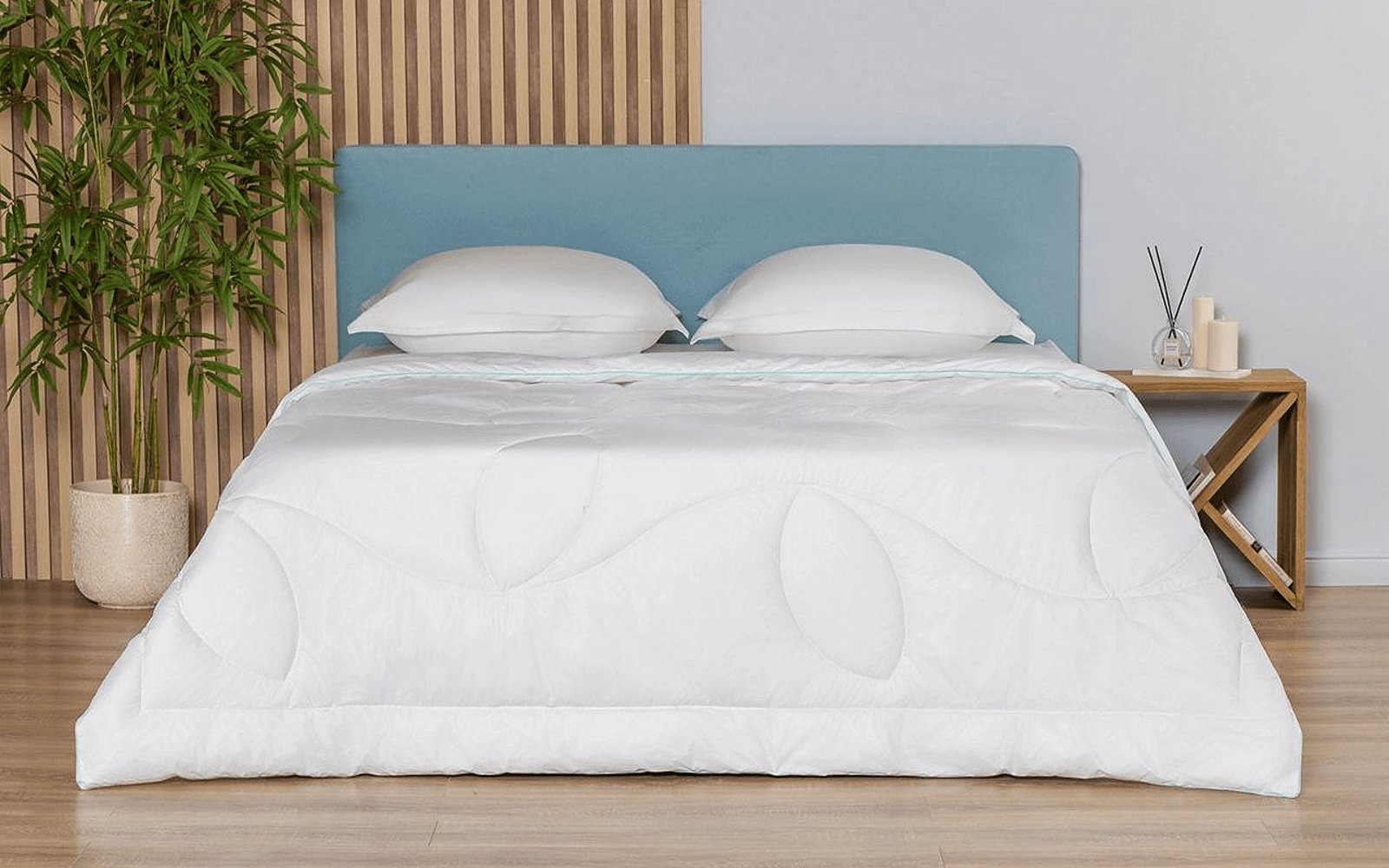 Freshly duvet in a bedroom interior, view 6