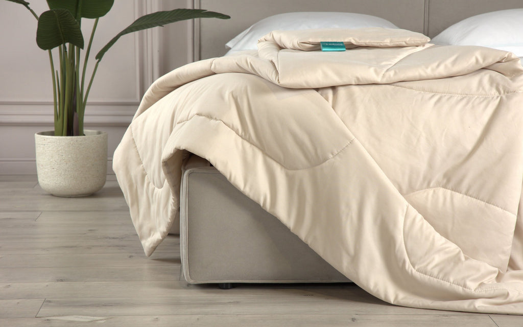 Hugs duvet in a bedroom interior, view 1