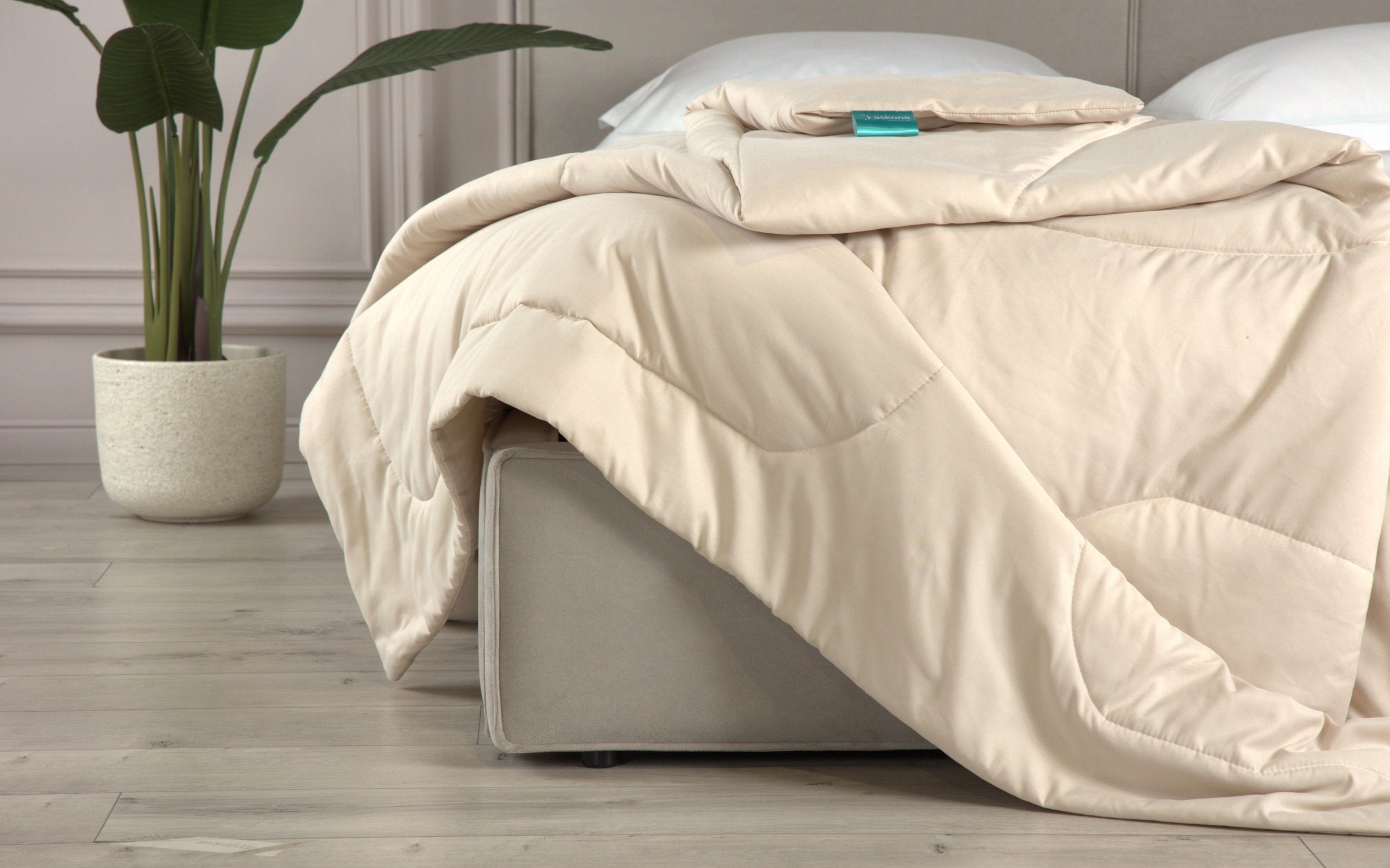 Hugs duvet in a bedroom interior, view 1