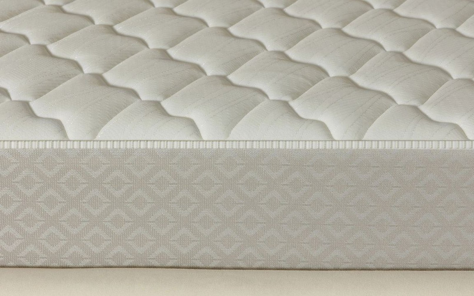 Classic Brilliant Duo mattress with Extra Nova bed set, product photo on white background, view 2