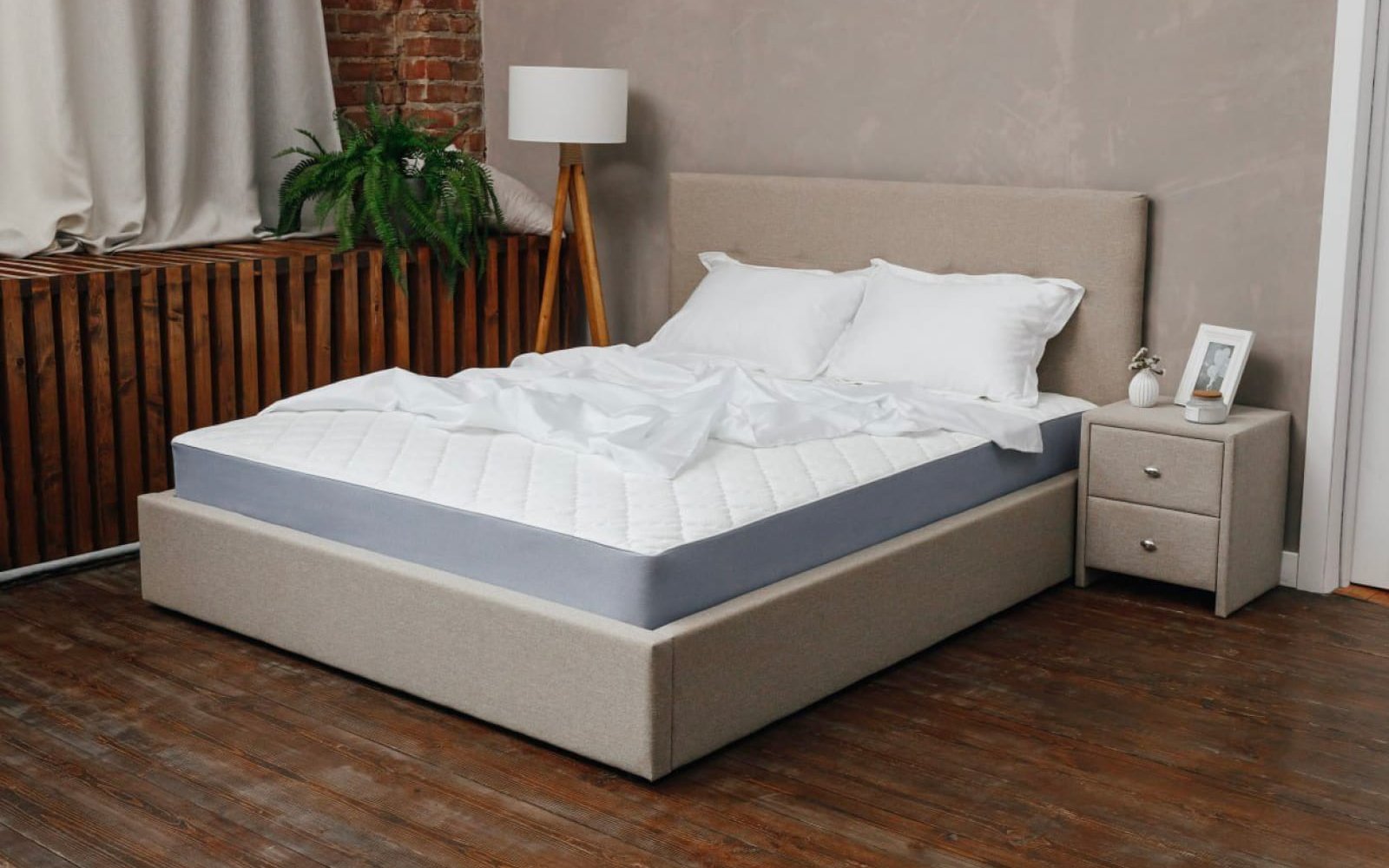 Roll Happy mattress in a bedroom interior