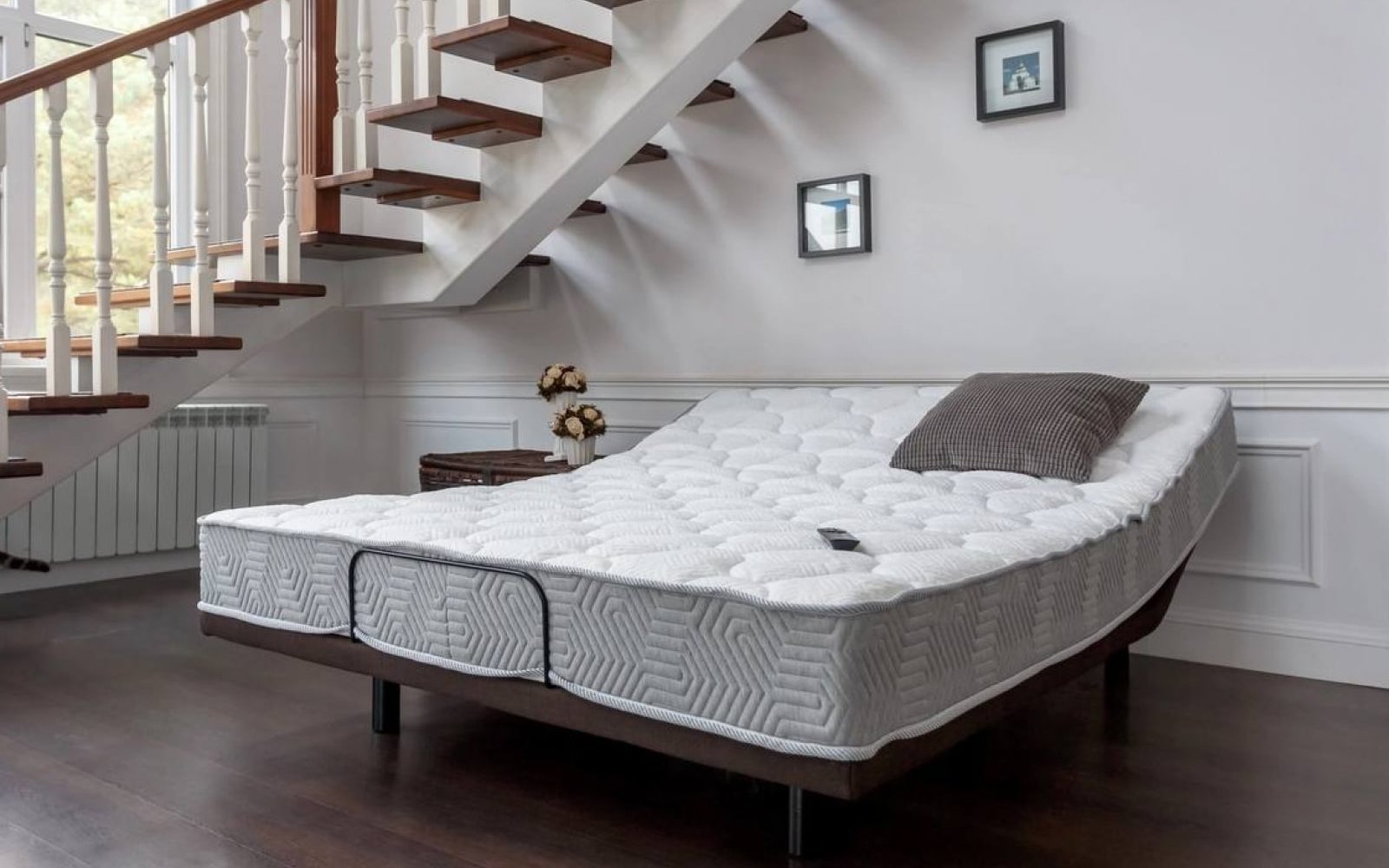Technology Flow mattress in a bedroom interior, view 2