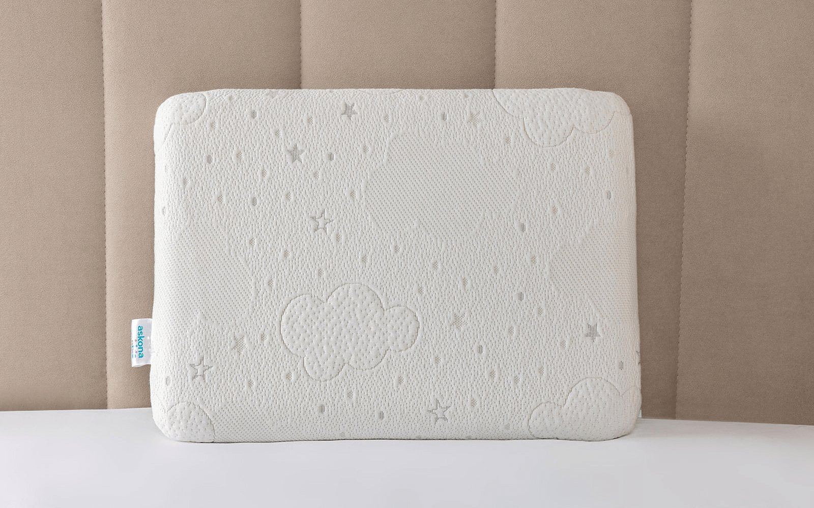 Navi pillow in a bedroom interior, view 1