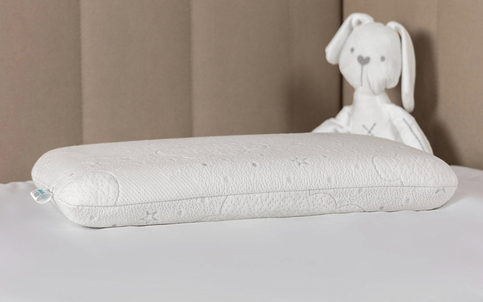 Navi pillow in a bedroom interior, view 3